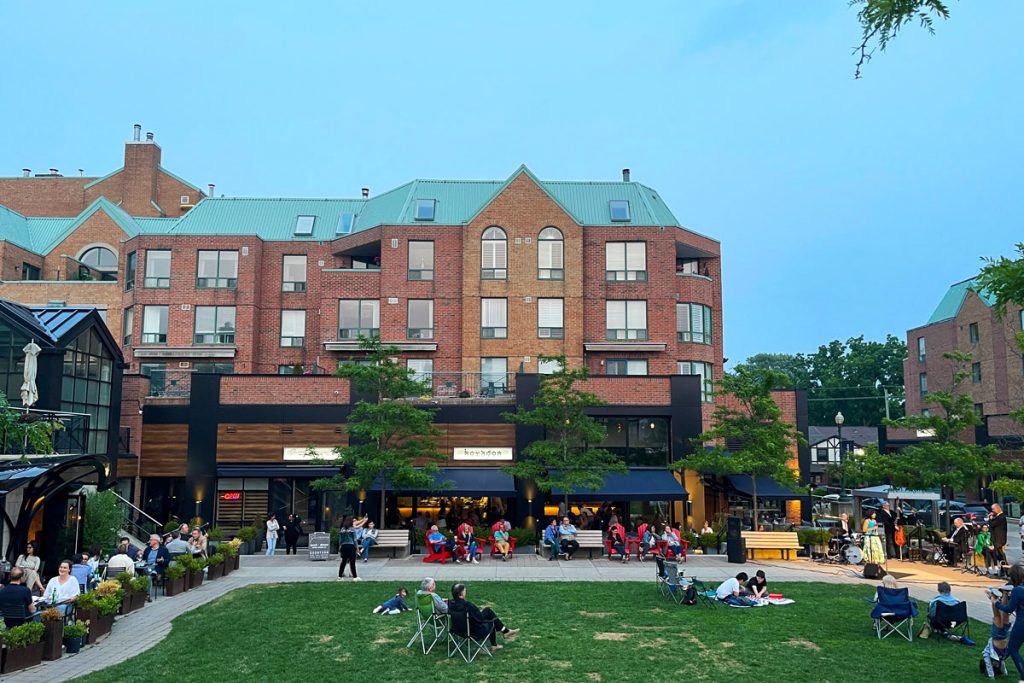 hexagon restaurant oakville patio